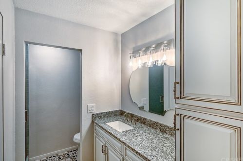 24605 Trevino Dr, Santa Clarita CA  91355-2816 exterior