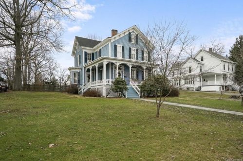 92 Ulster Ave, Walden, NY 12586-1400
