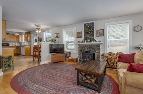 104 Lk Shr Dr, Northwood NH  03261-3707 exterior