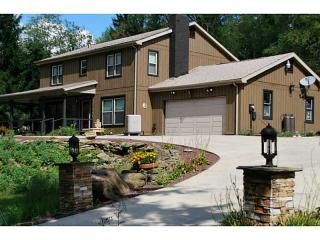 460 Beaver Rd, Jeannette, PA 15644-3122