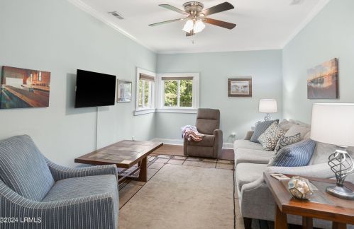 818 Paul Dr, Beaufort SC  29902-6626 exterior