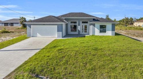 4208 30th St, Lehigh Acres, FL 33976-3837
