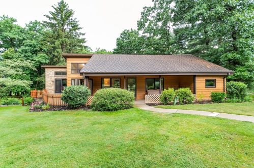 752 Woodland Rd, Bradfordwoods, PA 15015-1328