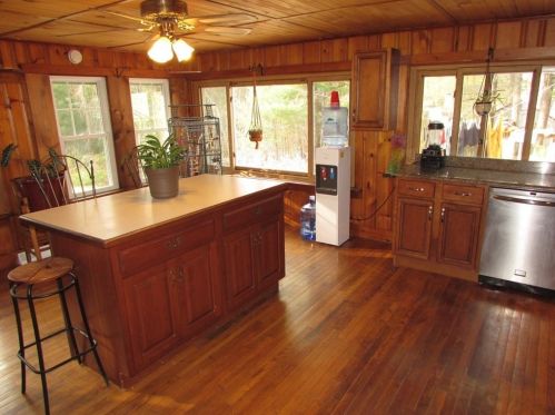 54 Lake Dr, Plymouth, MA 02360-5644