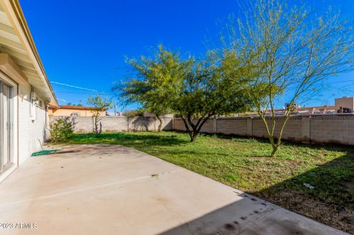 2333 41st Dr, Phoenix AZ  85009-1062 exterior