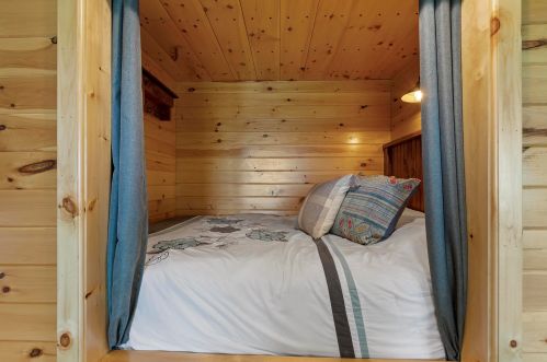 127 Bennett Hl Rd, Columbia NH  03576-3308 exterior