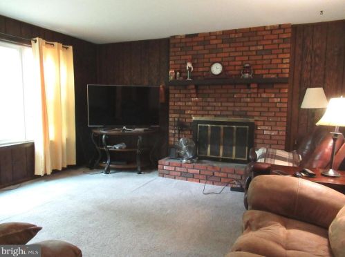 31 Elmwood Dr, Southampton, NJ 08088-9357