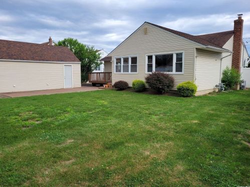 5 Martin Rd, Bethpage NY  11714-5109 exterior