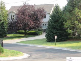702 Reedmont Dr, Bellevue, NE 68005-2569