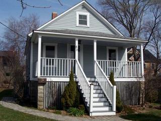 86 Orchard Ave, Barrington, RI 02806-4626