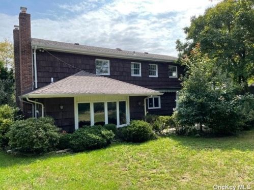 17 Fern Dr, Muttontown, NY 11753-1808