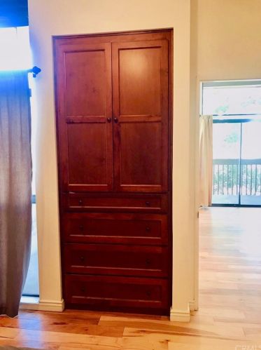 7228 Marina Pacifica Dr, Long Beach CA 90803-3809 exterior