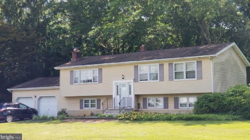 26 Acres Dr, Trenton, NJ 08690-3915