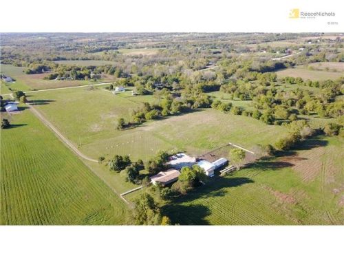 4000 255th St, Louisburg, KS 66053-6294