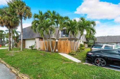 1715 Congress Ave, West Palm Beach, FL 33401-1601