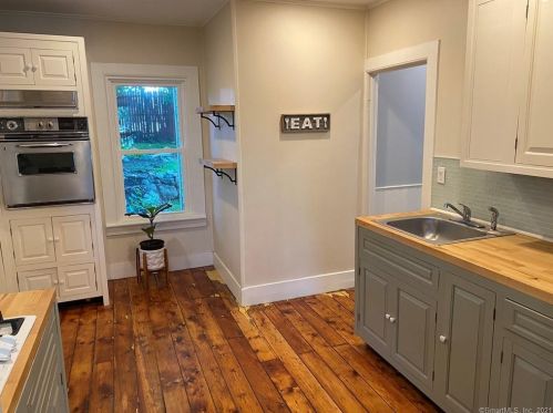 4 Bishop Ct, United States Coast Guard Ac CT  06320-5601 exterior