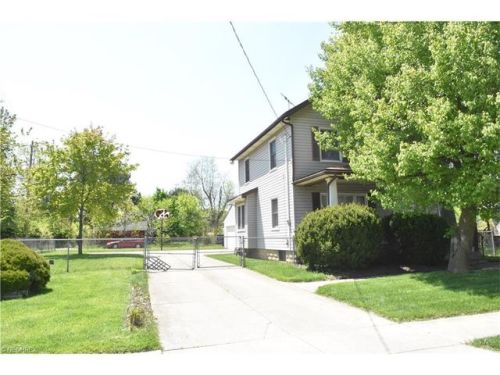 208 Kansas Ave, Lorain, OH 44052-2243