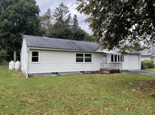 5 Sucich Pl, New Hamburg, NY 12590-4418