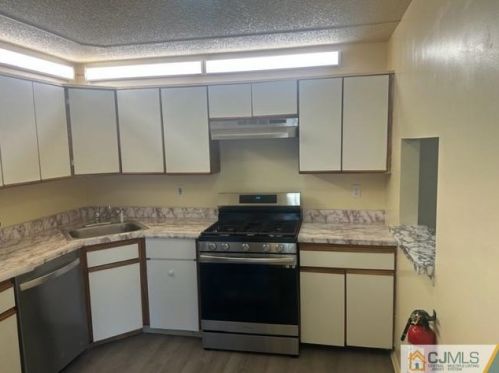 36 Joyner Ct, Trenton NJ  08648-2613 exterior