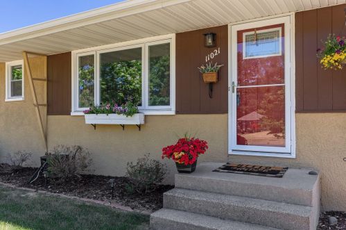 11021 Olive St, Minneapolis, MN 55448-4360