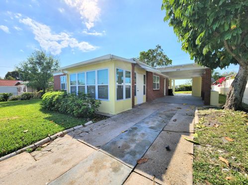 1033 25th St, West Palm Beach, FL 33404-4217