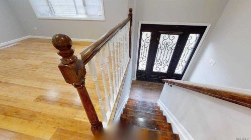 141 25th St, Wheatley Heights, NY 11798-2002