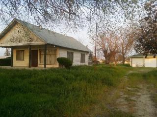 9528 Cherry Ave, Fresno, CA 93725-9557