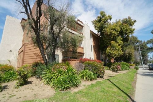 15155 Sherman Way, Van Nuys CA 91405-2044 exterior