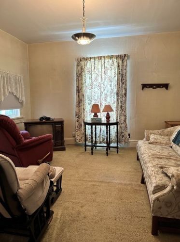 317 Lincoln Ave, Grove City PA  16127-1839 exterior