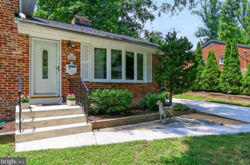 5211 Easton Dr, Springfield, VA 22151-3010