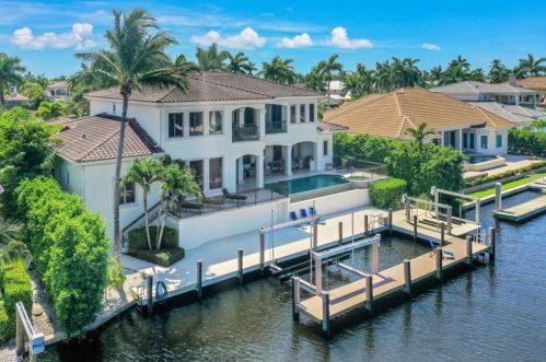 1940 6th St, Naples FL  34102-7518 exterior