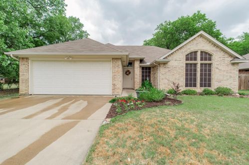 110 Eastern St, Keene, TX 76059-2222