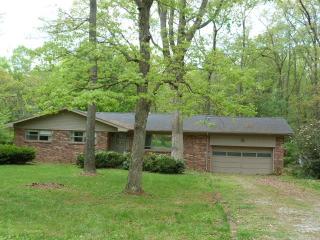 910 Westwood Dr, Tullahoma, TN 37388-2832