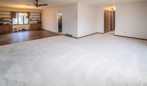 4 Riverdale Cir, Watertown, WI 53094-5209