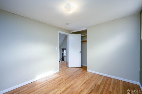 32 Meadow Rd, East Brunswick NJ  08816-4333 exterior