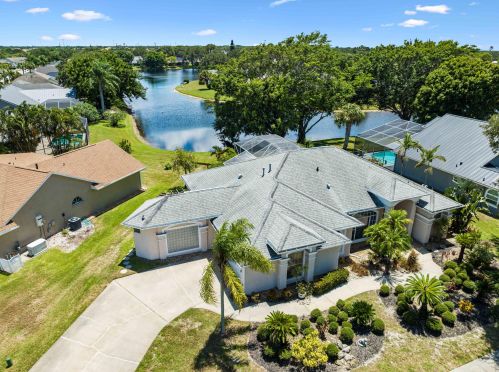 399 Lake Victoria Cir, Melbourne, FL 32940-1871