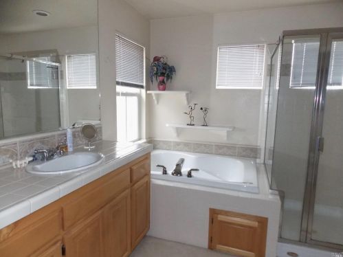 1409 Birdie Dr, Windsor CA  95492-8717 exterior