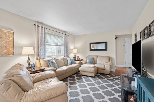 3008 Fairway Dr, New Kensington, PA 15068-3416