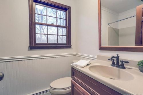 8 Thunder Ridge Rd, Sandy Hook CT  06482-1643 exterior
