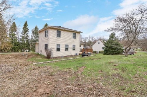 42 Miriam Dr, Warwick NY  10990-3516 exterior