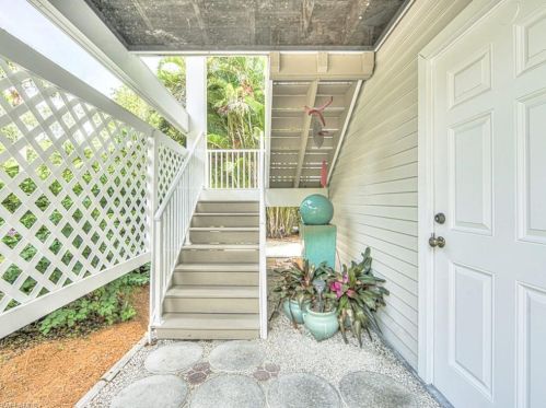 1826 Farm Trl, Sanibel FL  33957-4118 exterior