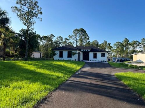 2655 12th Ave, Naples, FL 34117-3559