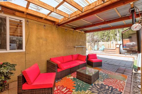 445 Parkwood Dr, Manteca CA  95336-2848 exterior