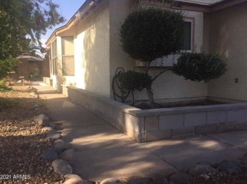 6405 Golden Ln, Glendale, AZ 85302-4440