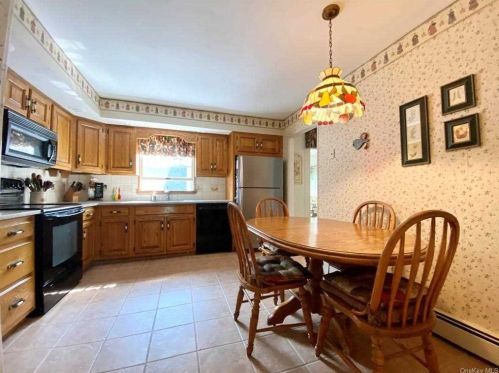 242 Dahlia Dr, Mahopac NY  10541-3768 exterior