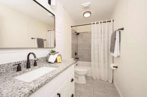 2601 Daye Dr, Greensboro NC  27406-6205 exterior