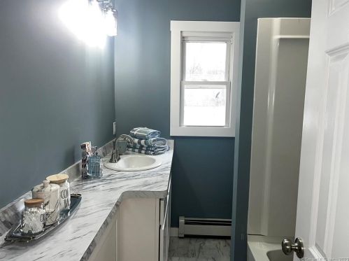 18 Leyden St, Putnam CT  06260-1718 exterior