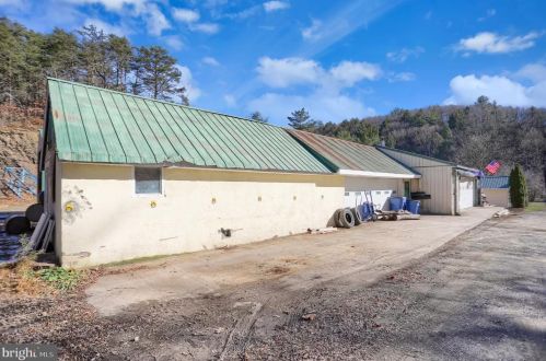 58 Hollow Rd, Mckee Half Falls, PA 17864-9328