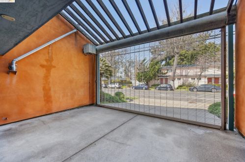 1003 47 St, Oakland CA 94608-3316 exterior