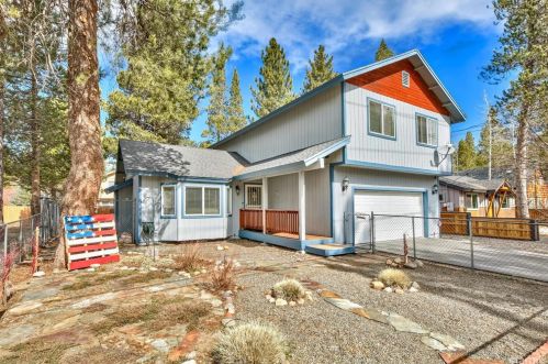 1127 Tomahawk Ln, South Lake Tahoe, CA 96150-5282